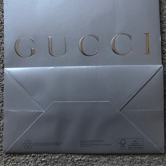 Authentic Gucci Paper Shopping Bag. - Picture 4 of 4